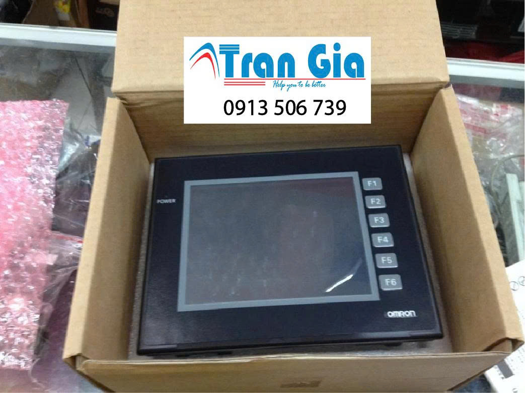 Màn hình lớn và sắc nét Màn hình TFT LCD 9.0 inch với độ phân giải 800 x 480 pixels (WVGA) cho phép hiển thị rõ ràng và chi tiết các thông tin, dữ liệu, và đồ họa, giúp người dùng dễ dàng theo dõi và quản lý hệ thống. Cảm ứng điện trở 4 dây Màn hình được trang bị cảm ứng điện trở, cho phép người dùng thao tác trực tiếp bằng tay hoặc bút cảm ứng. Điều này giúp đảm bảo thao tác chính xác và linh hoạt trong quá trình vận hành. Khả năng kết nối linh hoạt Màn hình HMI Omron NA5-9U001B hỗ trợ nhiều cổng giao tiếp, bao gồm Ethernet (RJ45), RS-232C, và USB (Type A). Điều này giúp dễ dàng kết nối với các thiết bị ngoại vi và PLC, mang lại khả năng điều khiển và giám sát toàn diện. Bảo vệ tiêu chuẩn IP65 Mặt trước của màn hình đạt chuẩn IP65, bảo vệ màn hình khỏi bụi và nước khi được lắp đặt đúng cách. Điều này làm cho sản phẩm trở nên lý tưởng cho các môi trường công nghiệp khắc nghiệt. Dễ dàng lắp đặt và bảo trì Với thiết kế tiết kiệm không gian, màn hình có thể được lắp đặt trong các tủ điều khiển hoặc bảng điều khiển một cách dễ dàng và nhanh chóng. Các cổng kết nối cũng được bố trí thuận tiện để bảo trì và thay thế. Tích hợp bộ nhớ lớn Màn hình hỗ trợ bộ nhớ flash để lưu trữ dữ liệu, hình ảnh, chương trình và thông tin người dùng, giúp tối ưu hóa quá trình vận hành mà không cần phụ thuộc vào bộ nhớ ngoài. Hiệu suất cao trong môi trường công nghiệp Màn hình HMI Omron NA5-9U001B có thể hoạt động ổn định trong điều kiện nhiệt độ và độ ẩm khắc nghiệt, phù hợp cho các ứng dụng trong các nhà máy sản xuất, dây chuyền lắp ráp, và các môi trường công nghiệp khác. Tương thích với các hệ thống tự động hóa Màn hình này hoàn toàn tương thích với các thiết bị và hệ thống PLC của Omron, giúp nâng cao hiệu quả vận hành và giám sát hệ thống tự động hóa. Tính năng dễ sử dụng và lập trình Omron NA5-9U001B hỗ trợ phần mềm NB-Designer để thiết kế giao diện người dùng, cho phép lập trình giao diện điều khiển và hiển thị dữ liệu một cách trực quan và dễ dàng.