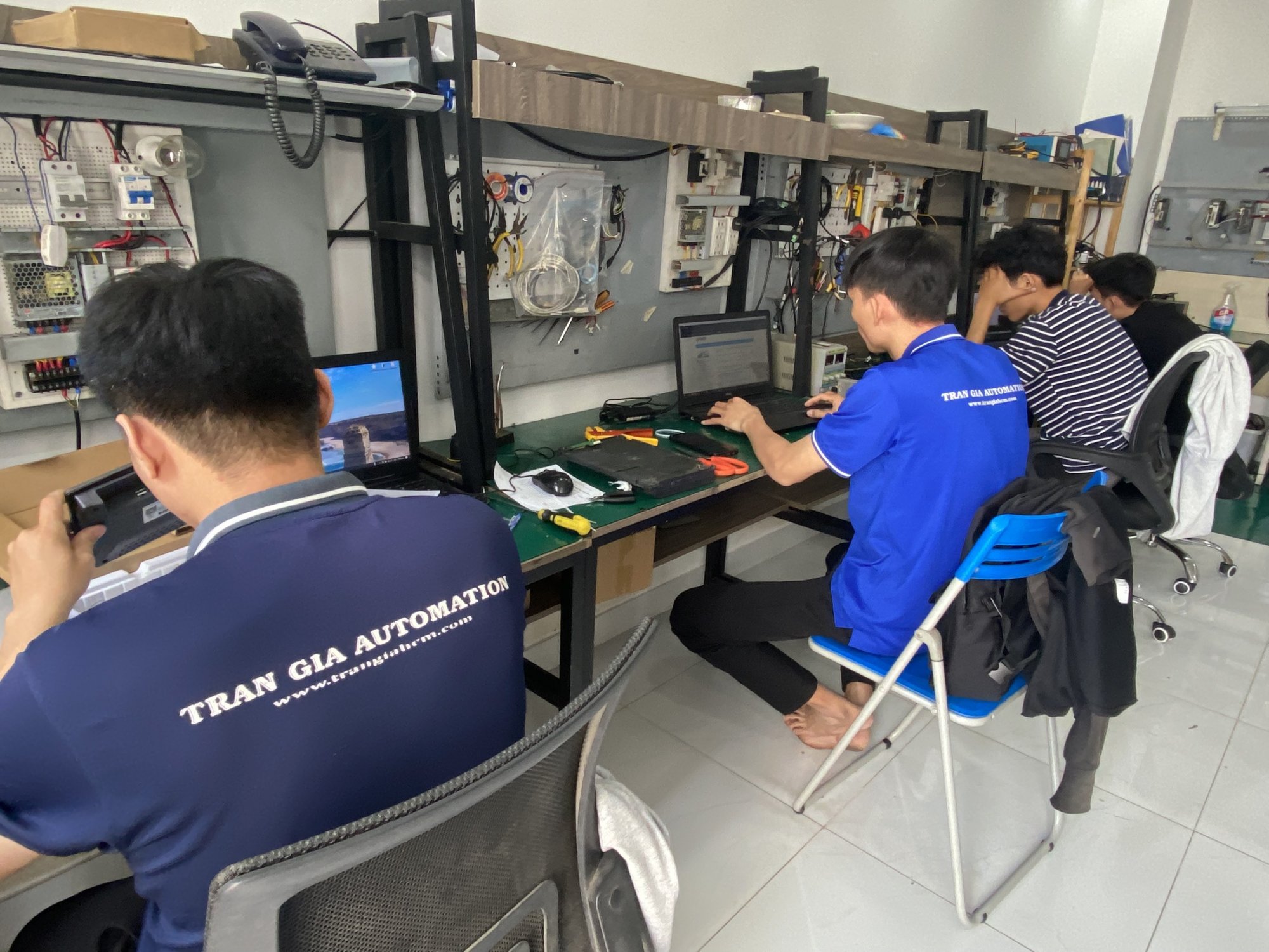 Công ty Sửa màn hình uốn ống Không lên hình, Sửa Màn hình Không Sáng, Màn Hình Bị Tối Giá Rẻ Uy Tín - Ảnh 4